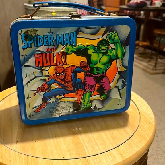 Vintage 1980 Aladdin Spider-Man and The Hulk Metal Lunch Box with Thermos. - Picture 1 of 4